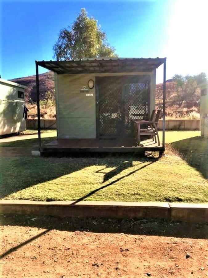 מלון Tom Price Tourist Park מראה חיצוני תמונה